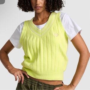 💖 Victoria’s Secret PINK knit vest with logo